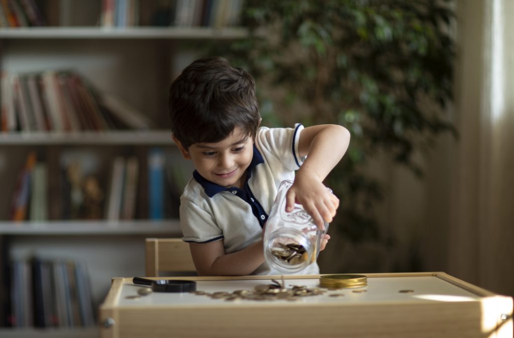 5 simple money tips to teach kids